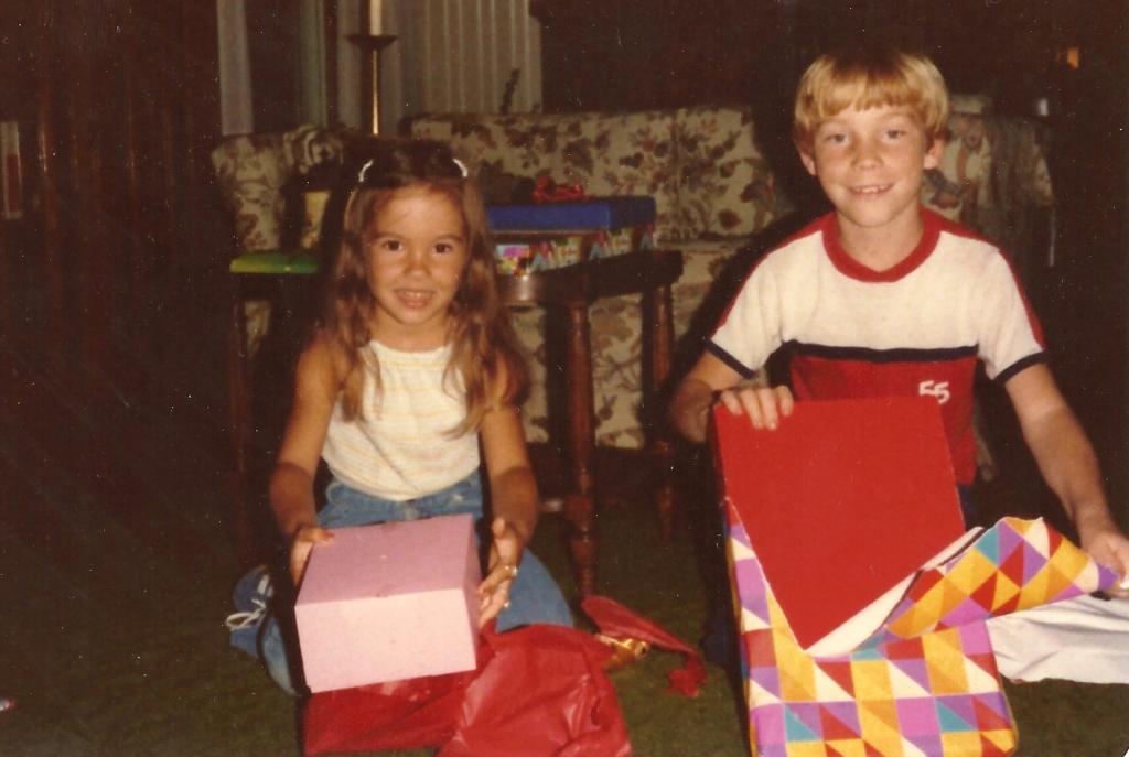 erinn and todd opening xmas presents